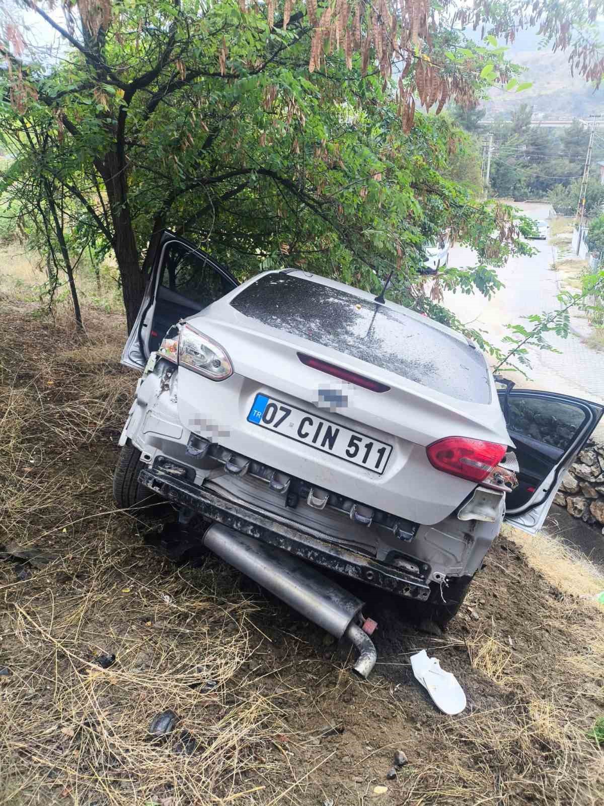 Bilecik'te otomobil Kayı Boyu Anıtı'ndan aşağı uçtu, 4 kişi yaralandı