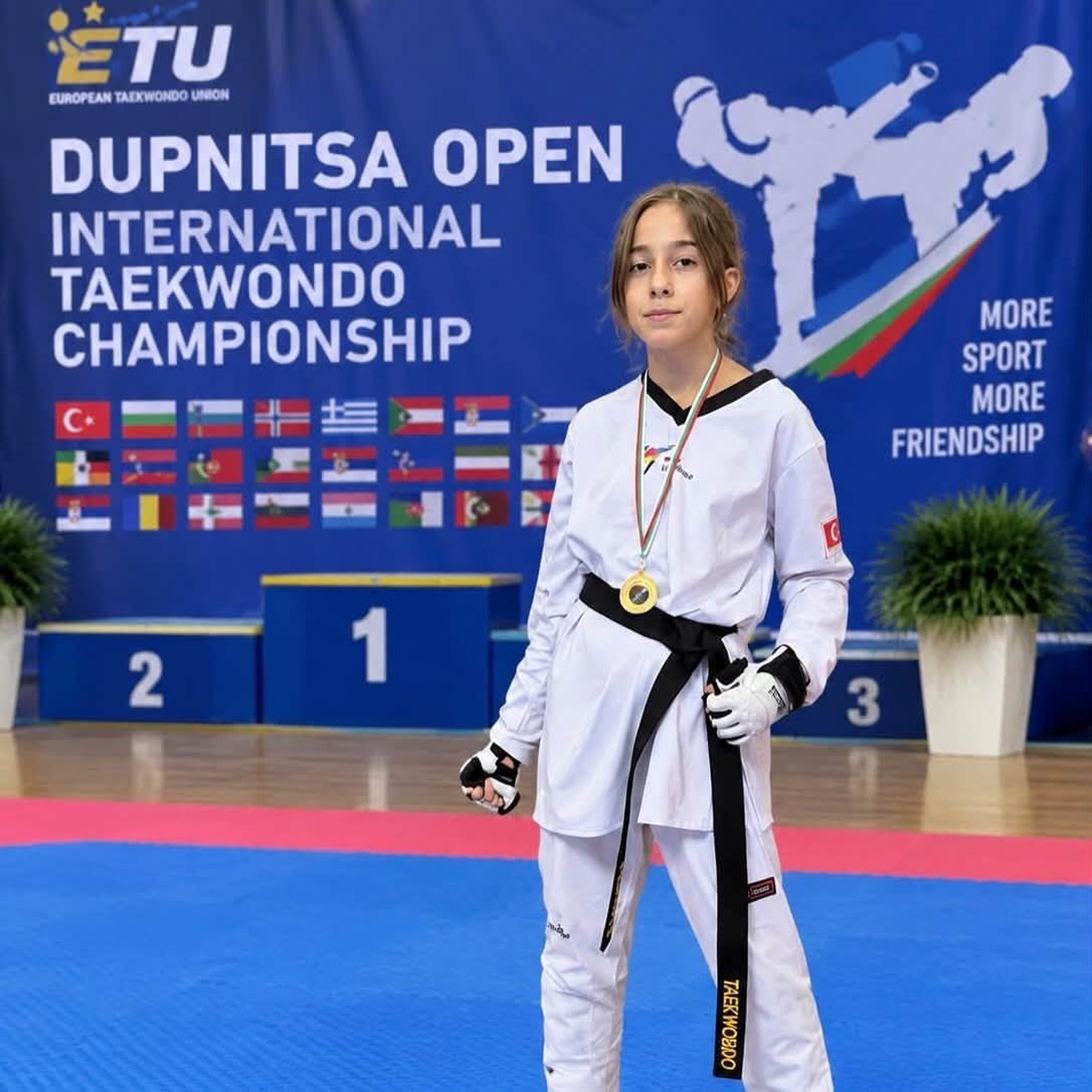 Bilecikli Zeynep Acar, 495 sporcunun katıldığı Dupnitsa Open'da altın madalya kazandı.