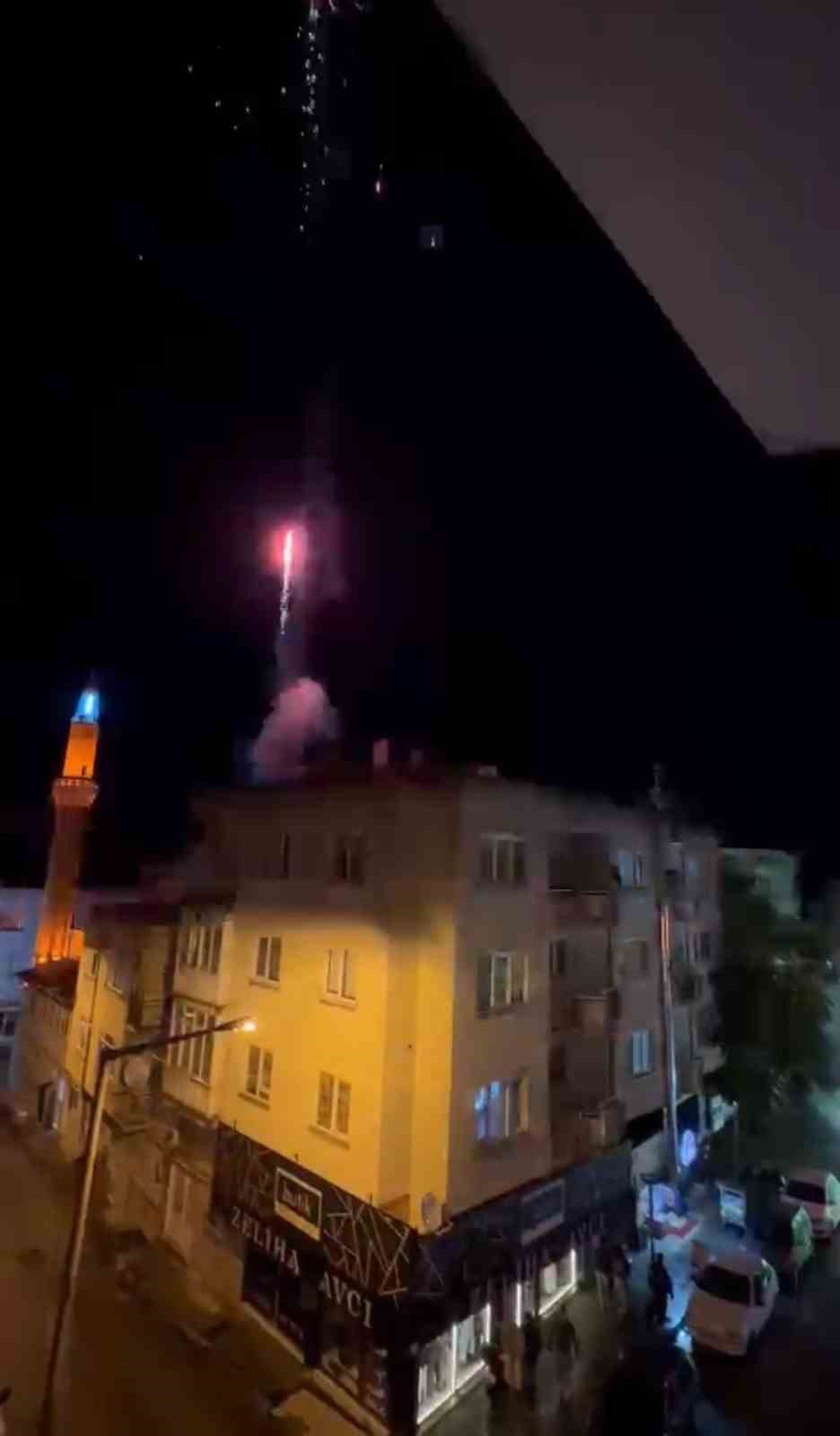 Burdur'da kız isteme bahanesiyle havai fişek atan Ö.T.'ye soruşturma başlatıldı.