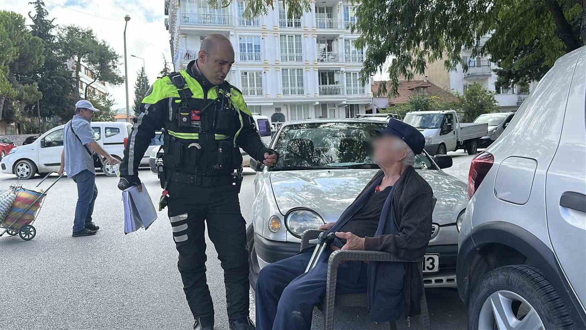 Burdur'da kızının ihbarıyla 85 yaşındaki sürücü trafikte durduruldu