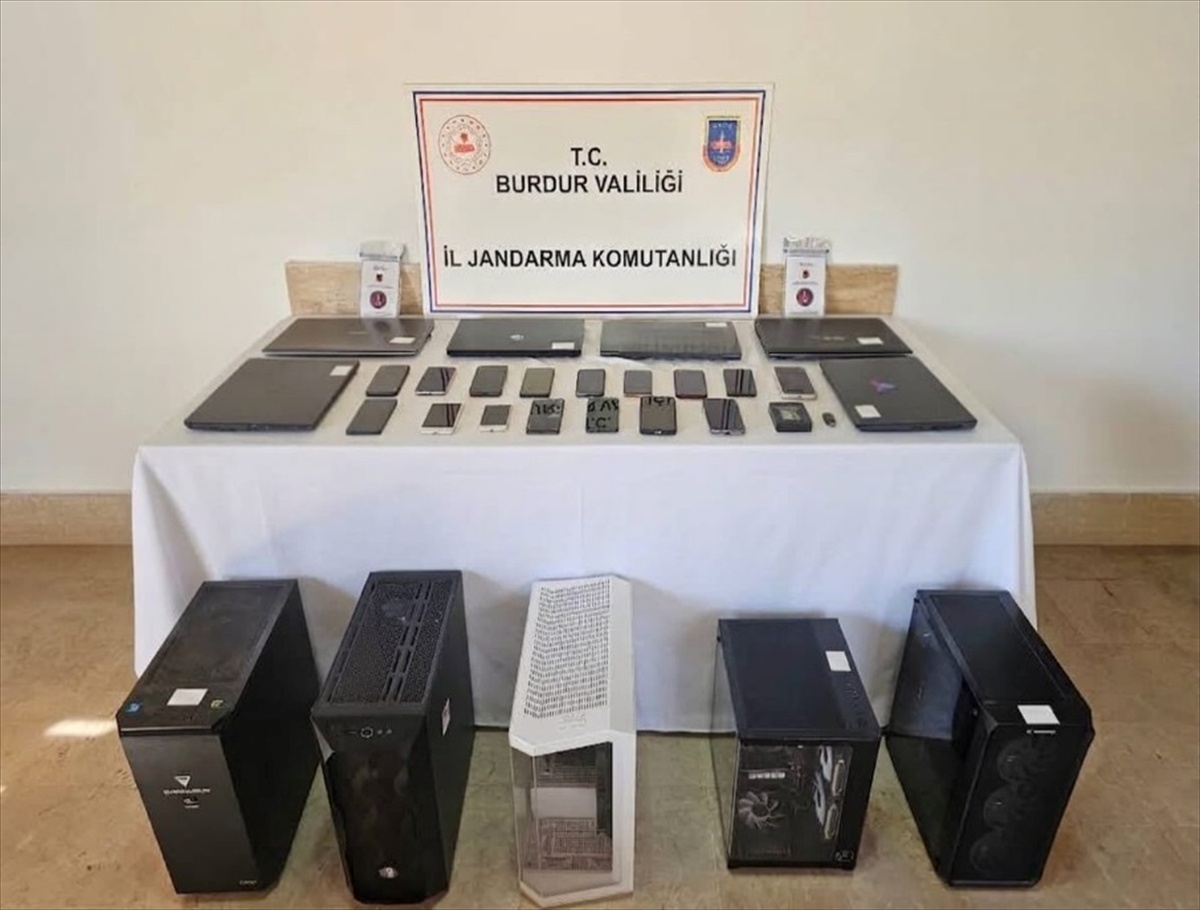 Burdur ve Antalya'da yasa dışı bahis soruşturmasında 14 şüpheliden 9'u tutuklandı