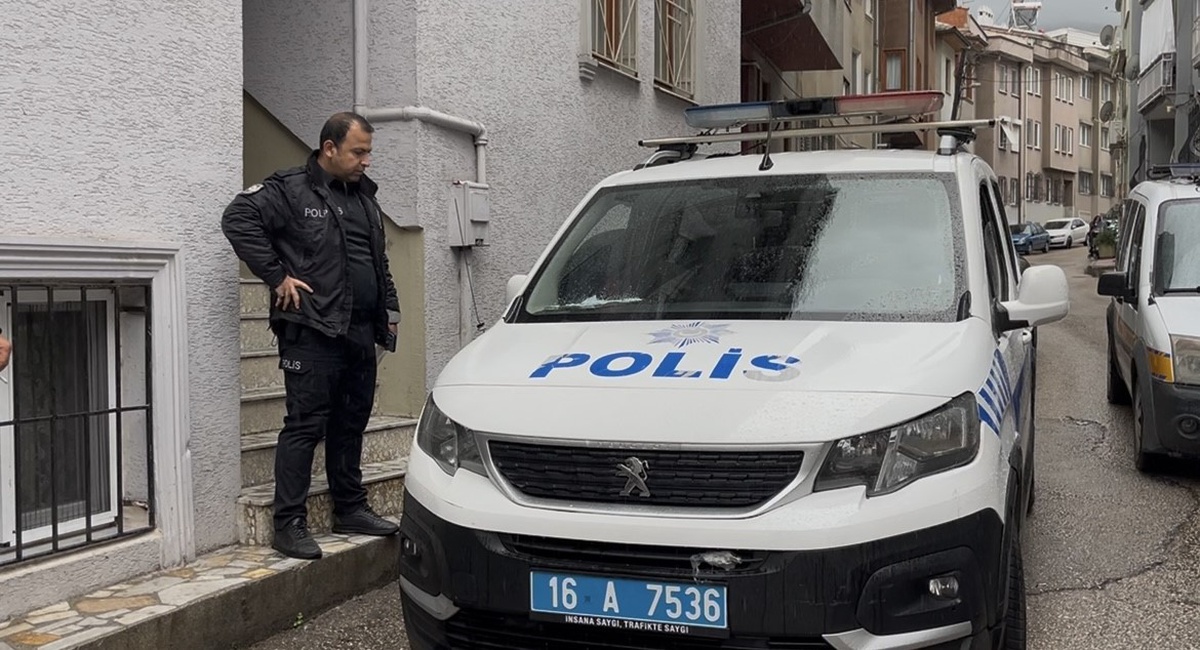 Bursa'da cezaevinden izinli 3 arkadaşın evinde bir kişi ölü bulundu