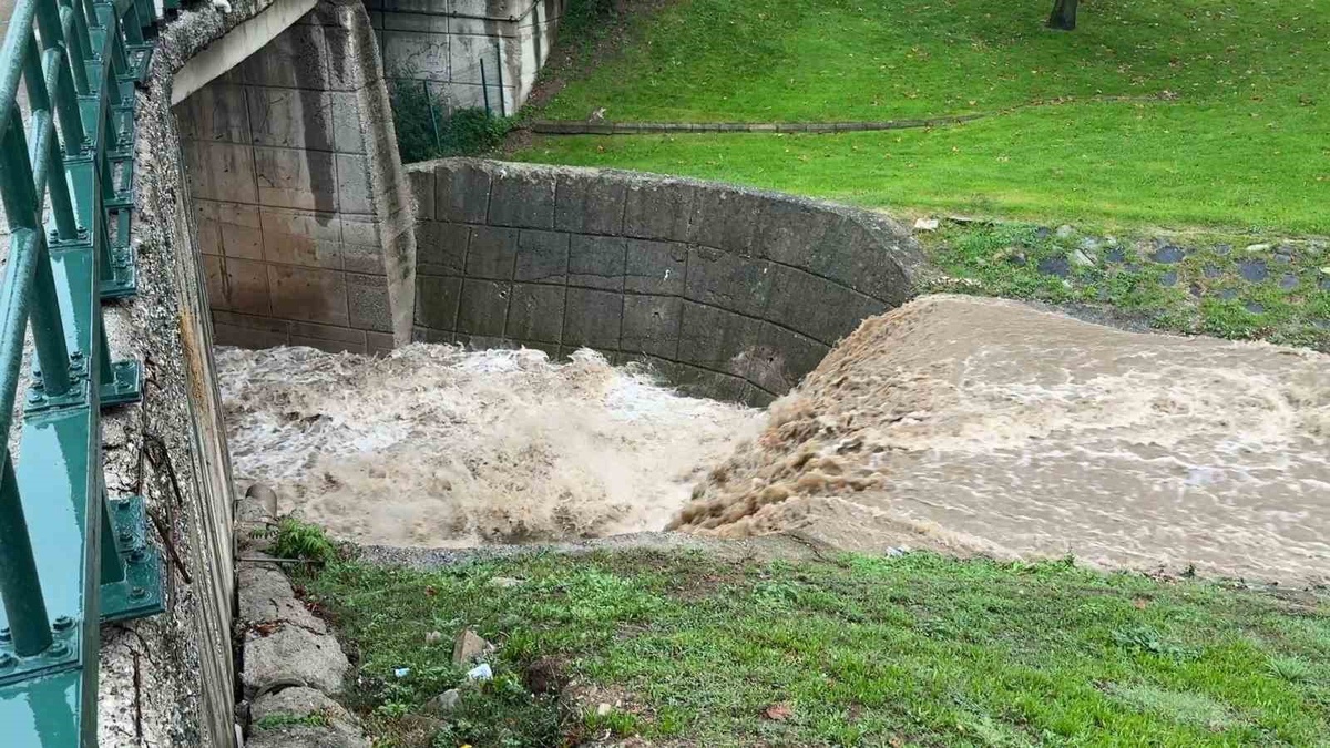 Bursa'da iki gündür süren sağanak, Kaplıkaya Deresi'nde su seviyesini yükseltti