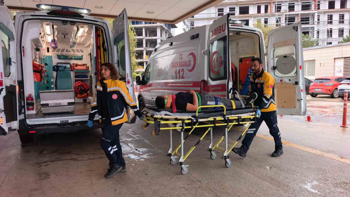 Bursa İnegöl'de 12 yaşındaki çocuk 3. kattaki merdiven boşluğuna düşüp yaralandı