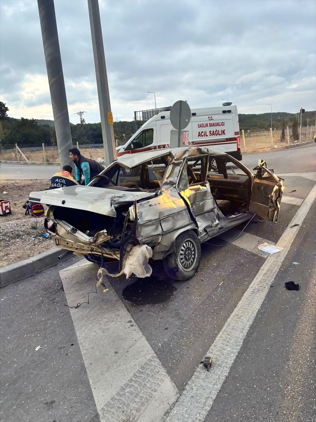 Çanakkale Ayvacık'ta Troya Tüneli girişinde otobüs otomobille çarpıştı, 2 kişi öldü