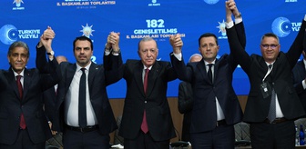9 belediye başkanı daha AK Parti'de! Rozetlerini Cumhurbaşkanı Erdoğan taktı
