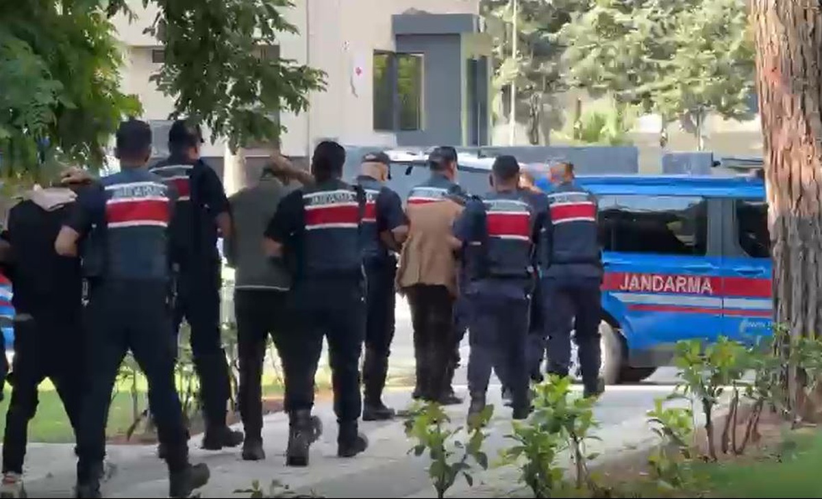 DEAŞ'ın faaliyetlerini deşifre eden operasyonda 5 yabancı uyruklu şüpheli tutuklandı