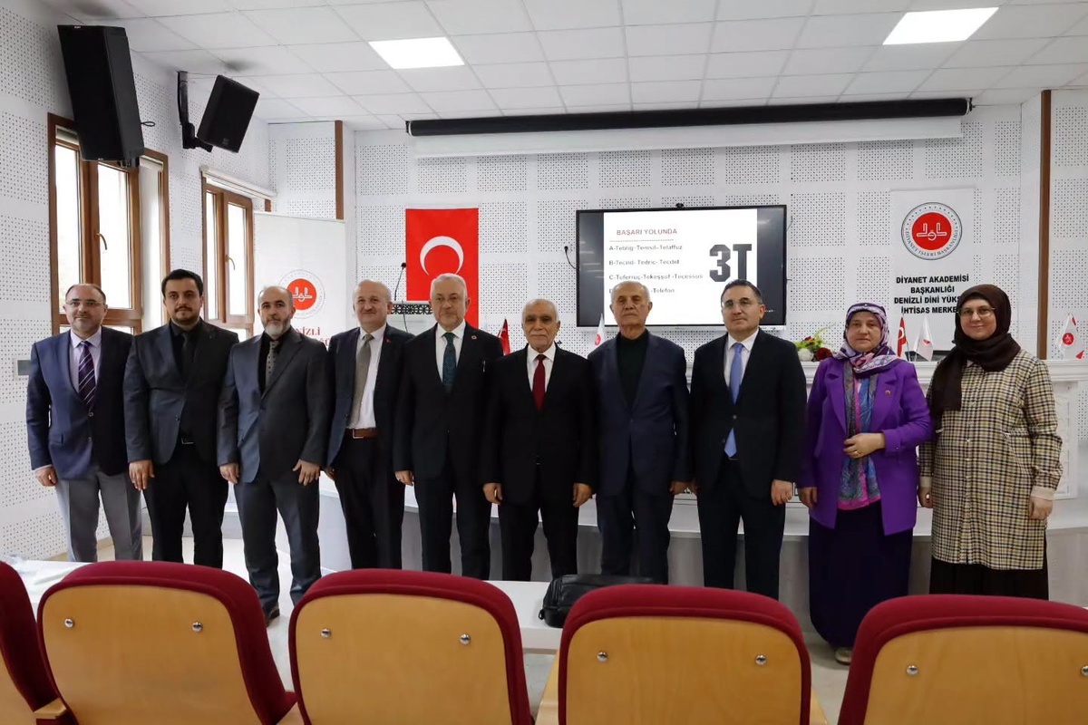 Denizli İl Müftülüğü konferansında Mustafa Turan ideal din görevlisini anlattı