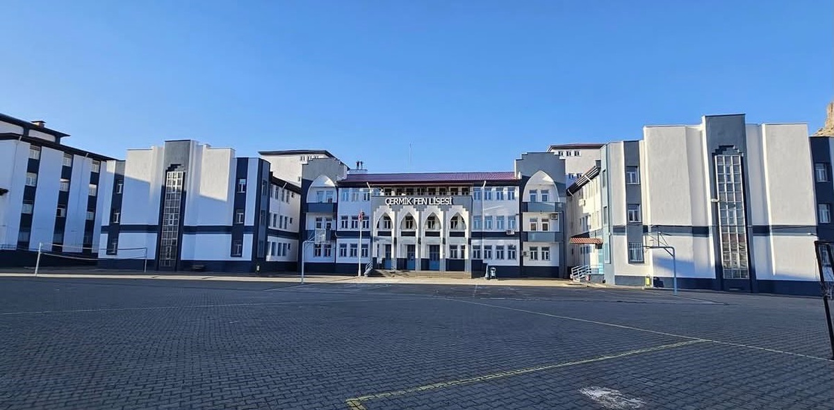 Diyarbakır Çermik'te 11 öğrenci karın ağrısıyla hastaneye kaldırıldı