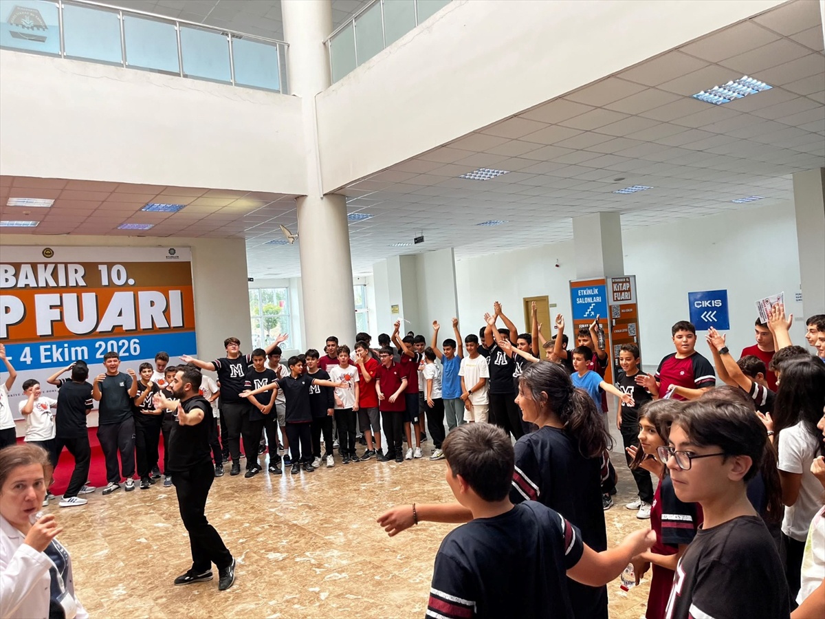 Diyarbakır Kitap Fuarı'nda İl Sağlık Müdürlüğü sağlık taraması ve etkinlik yaptı
