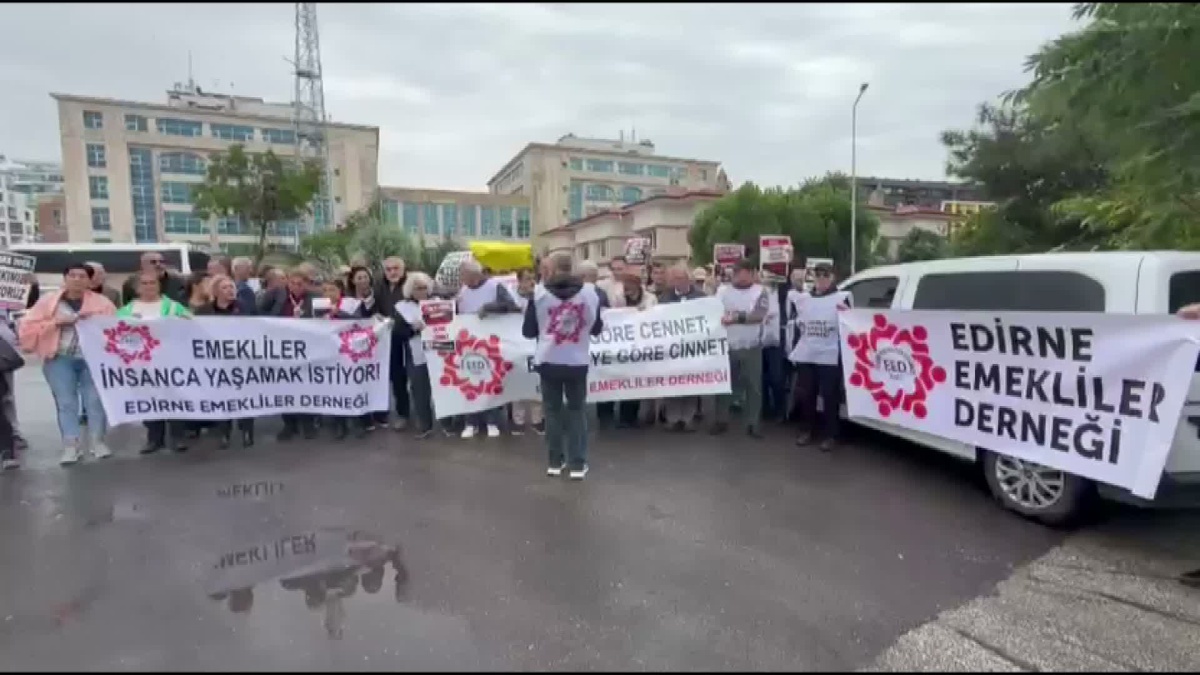 Edirne'de emekliler TÜİK önünde eylem yaptı, yüzde 85'i açlık sınırının altında kaldı