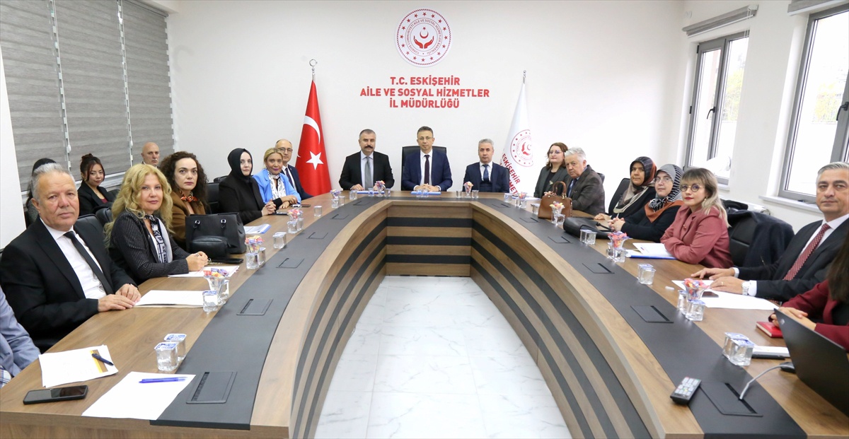 Eskişehir'de aile eylem planı toplantısı Vali Yardımcısı Güney başkanlığında yapıldı