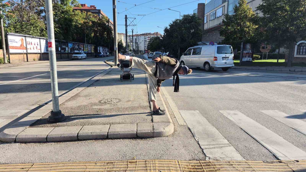 Eskişehir'de dövüş sanatı yapan 56 yaşındaki adam bekçilik işi arıyor