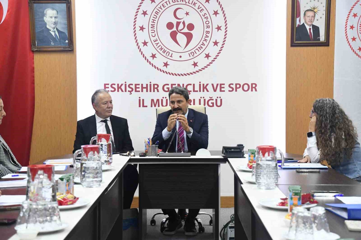 Eskişehir'de öğrenci yurtlarının işleyişi Hasan Kalın başkanlığında ele alındı