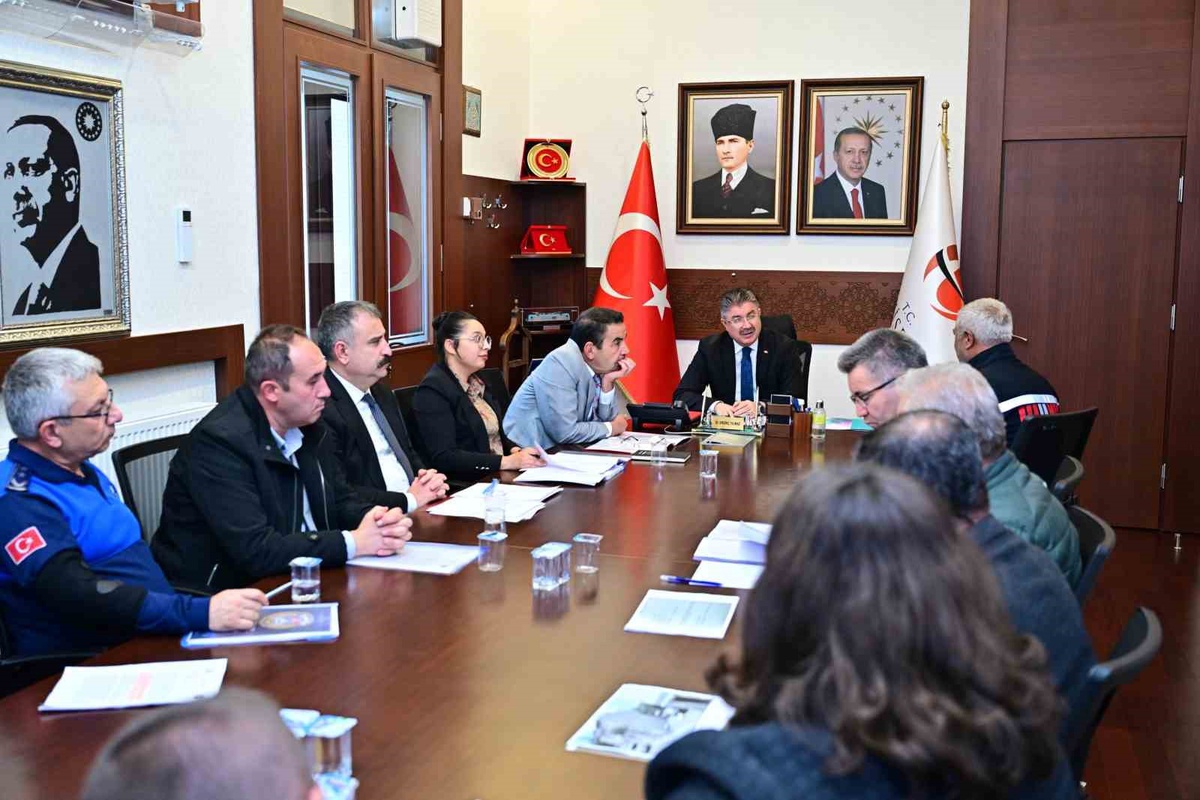 Eskişehir Valisi Dr. Erdinç Yılmaz, Halk Günü'nde vatandaşların sorunlarını dinledi