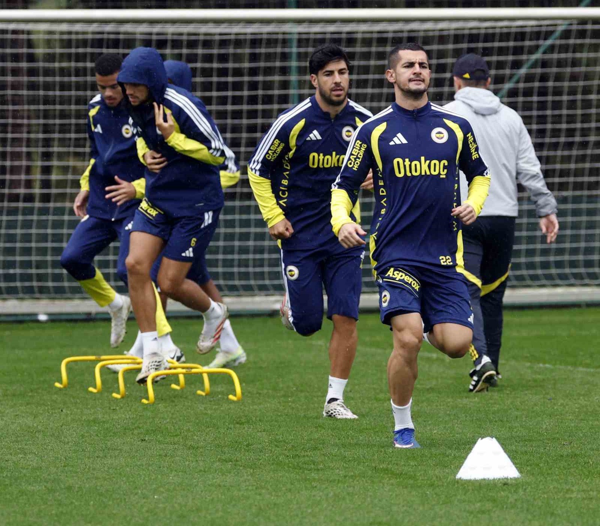 Fenerbahçe milli arada Can Bartu Tesisleri'nde çift antrenman yaptı
