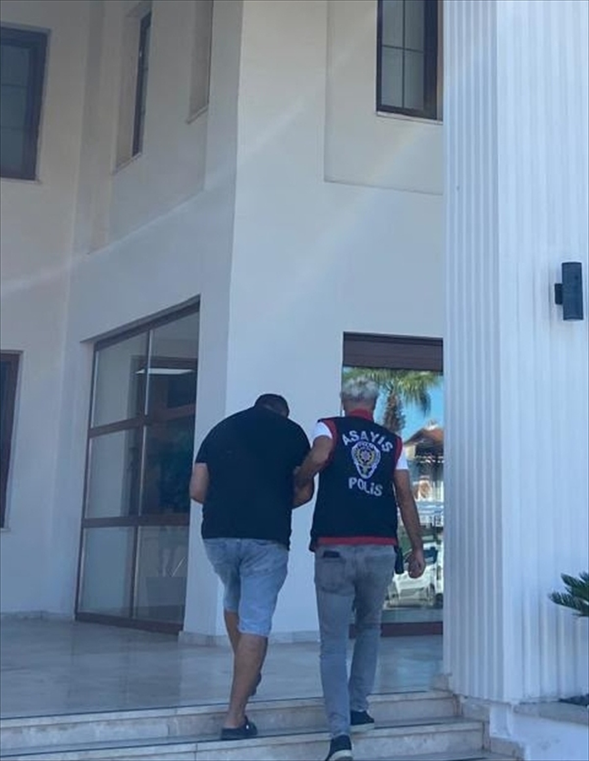 Fethiye'de 5 suçtan aranan hükümlü, 13 yıl hapis cezasıyla cezaevine gönderildi