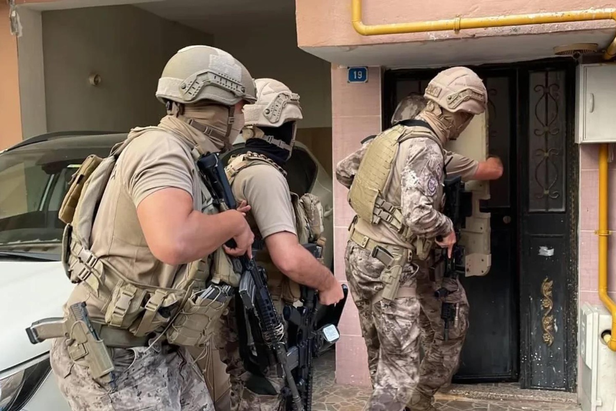 FETÖ operasyonunda 30 gözaltı! Gizli tanığın dijital arşivi ortaya çıkardı