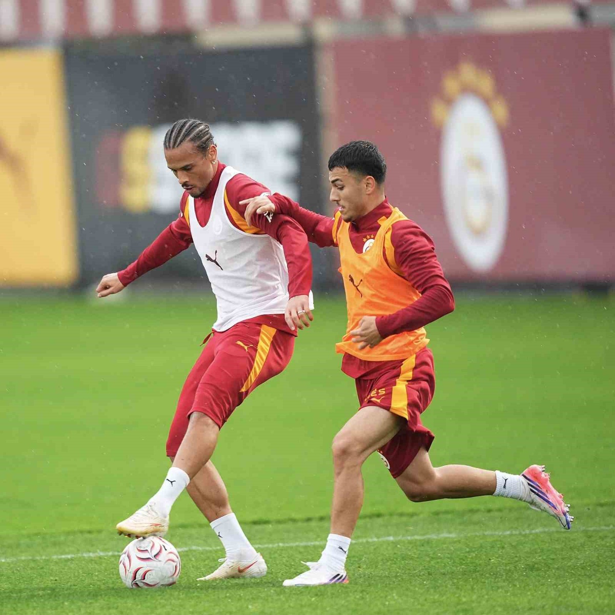 Galatasaray, Kasımpaşa maçı için Kemerburgaz'da günü çift antrenmanla tamamladı.