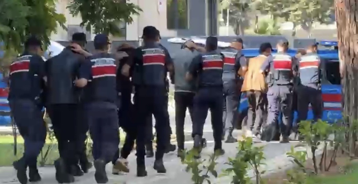 Gaziantep merkezli 3 ilde DEAŞ operasyonunda 5 yabancı uyruklu şüpheli tutuklandı