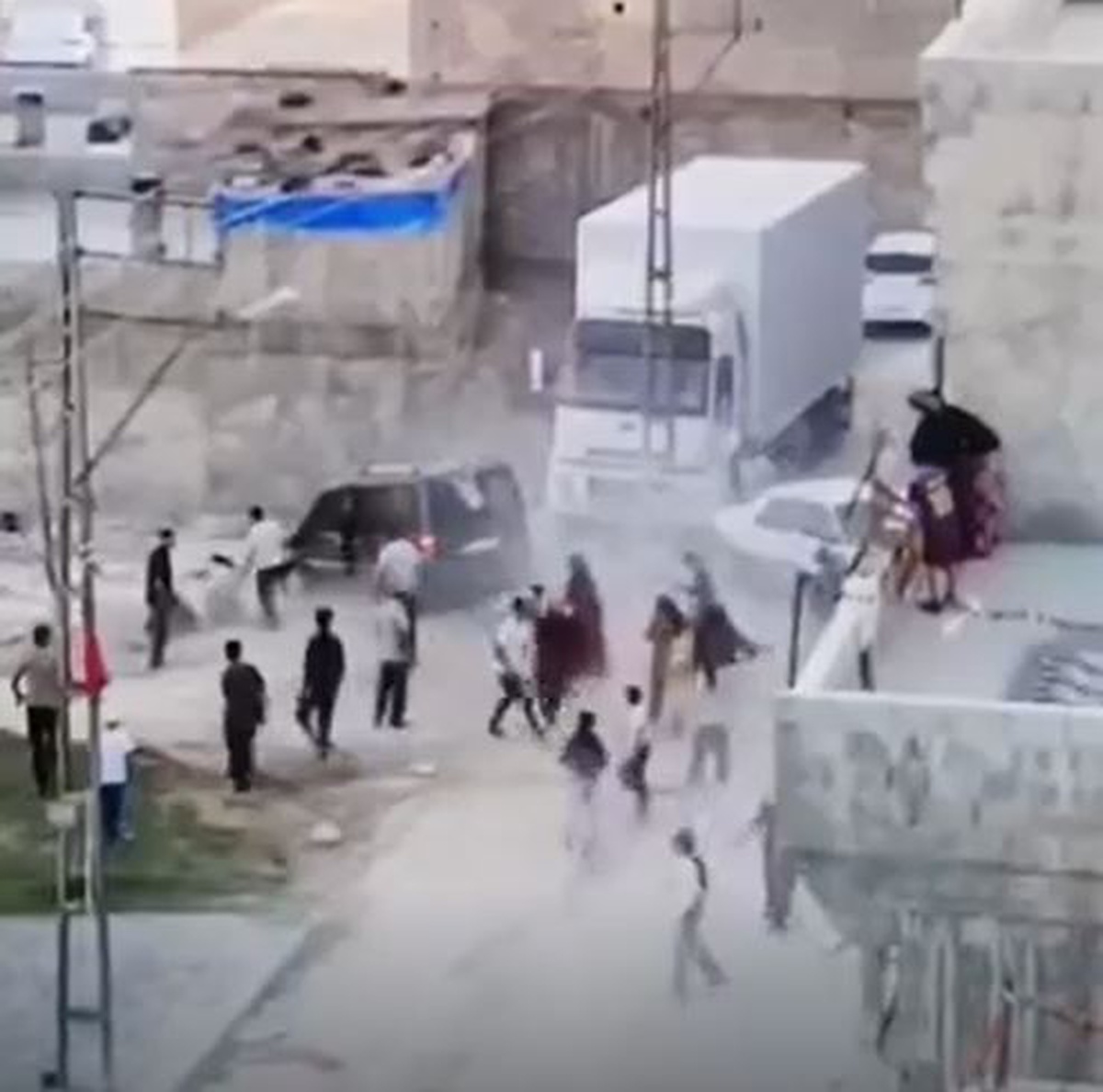 İki aile arasındaki kavgaya aracıyla daldı: 7 kişi yaralandı