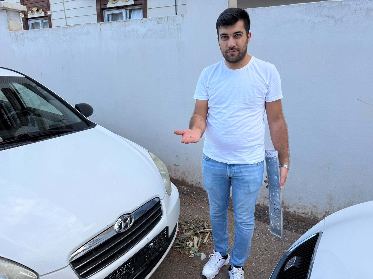 Hatay Reyhanlı'da Emrah Can'ın otomobilinin tamponuna yorgun mermi isabet etti