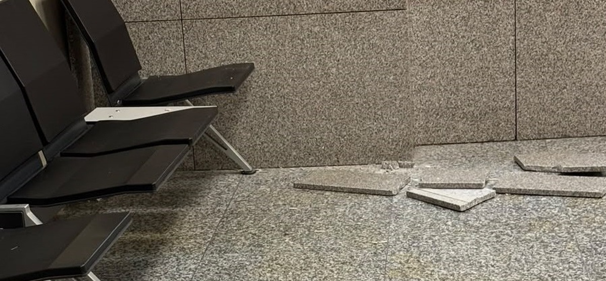 İstanbul Adliyesi'nde yerinden kopan duvar kaplaması avukatı başından yaraladı