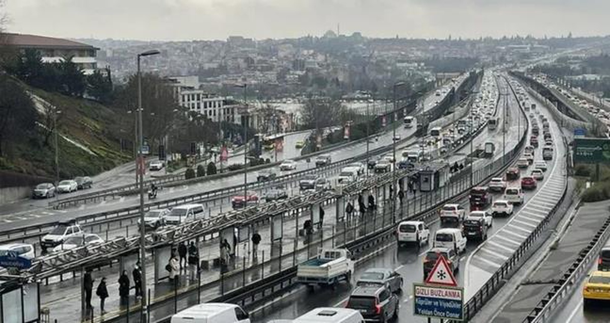İstanbul'da trafik var mı? SON DAKİKA! 29 Eylül Salı hangi ilçelerde trafik var, hangi yollar kapalı?