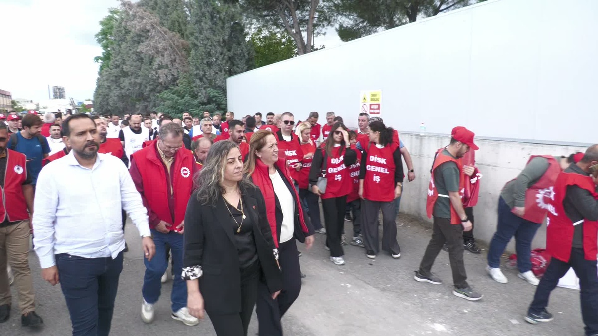 İzmir Kemalpaşa Ulucak'ta OMYA işçileri sendikal yetki itirazına tepki gösterdi