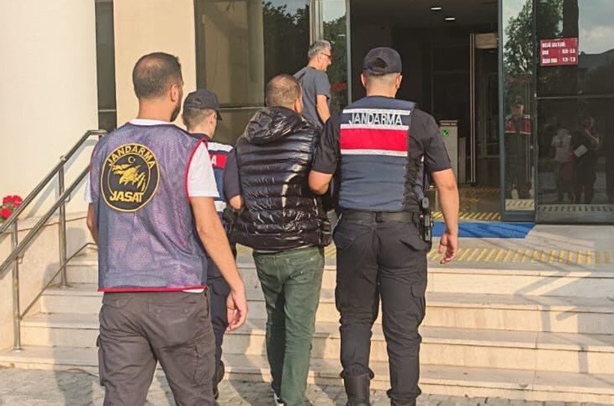 İzmir Selçuk'ta 60 suçtan aranan şahıs JASAT operasyonuyla yakalandı