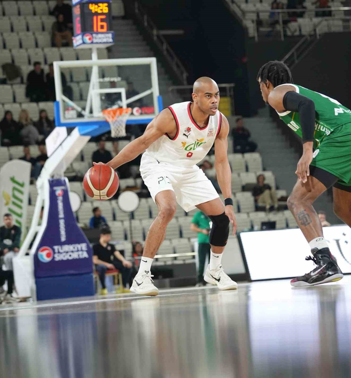 Karşıyaka Basketbol, 35 yaşındaki ABD'li Markel Starks'ı kadrosuna kattı