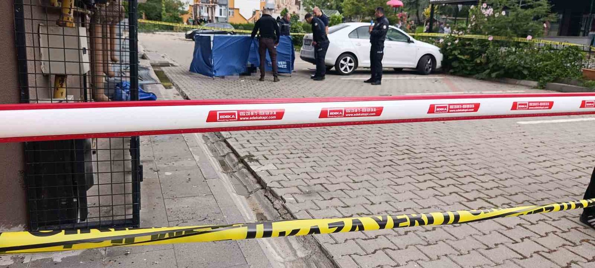 Kayseri'de balkon temizliği faciayla bitti! Merdiven kaydı, 2 çocuk annesi 13. kattan düştü