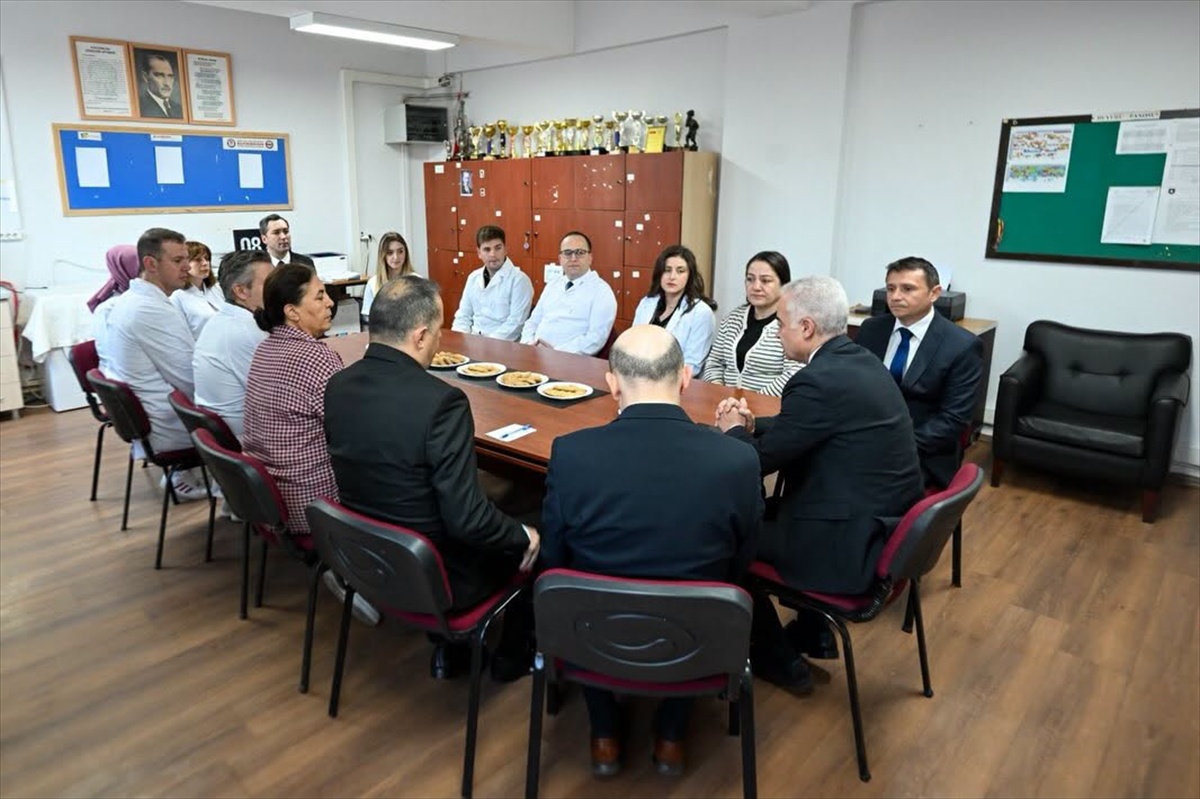 Kırklareli Valisi Turan, okul ziyaretlerine devam ediyor