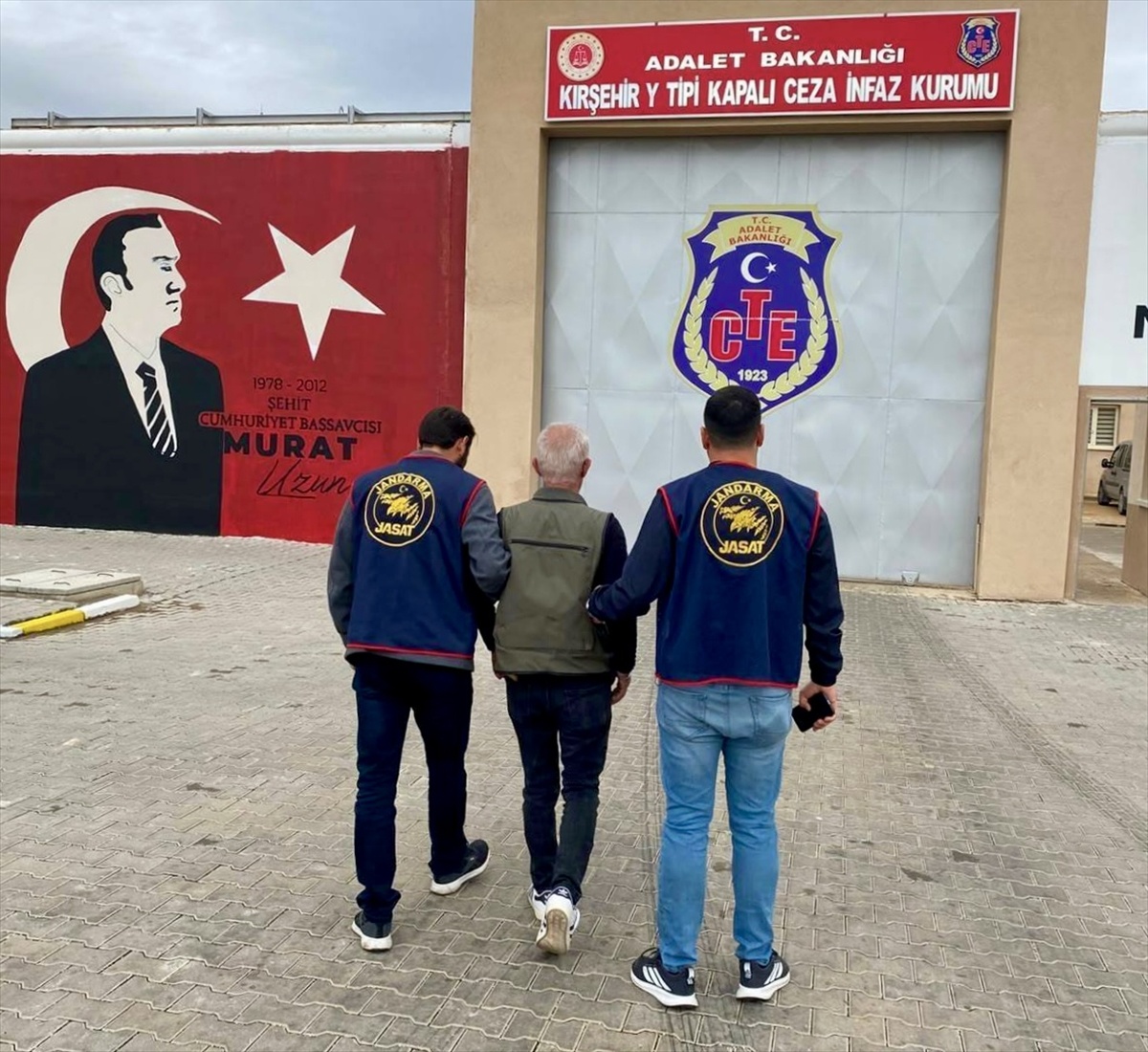 Kırşehir'de hapis cezası kesinleşen 2 firari hükümlü jandarma operasyonuyla yakalandı