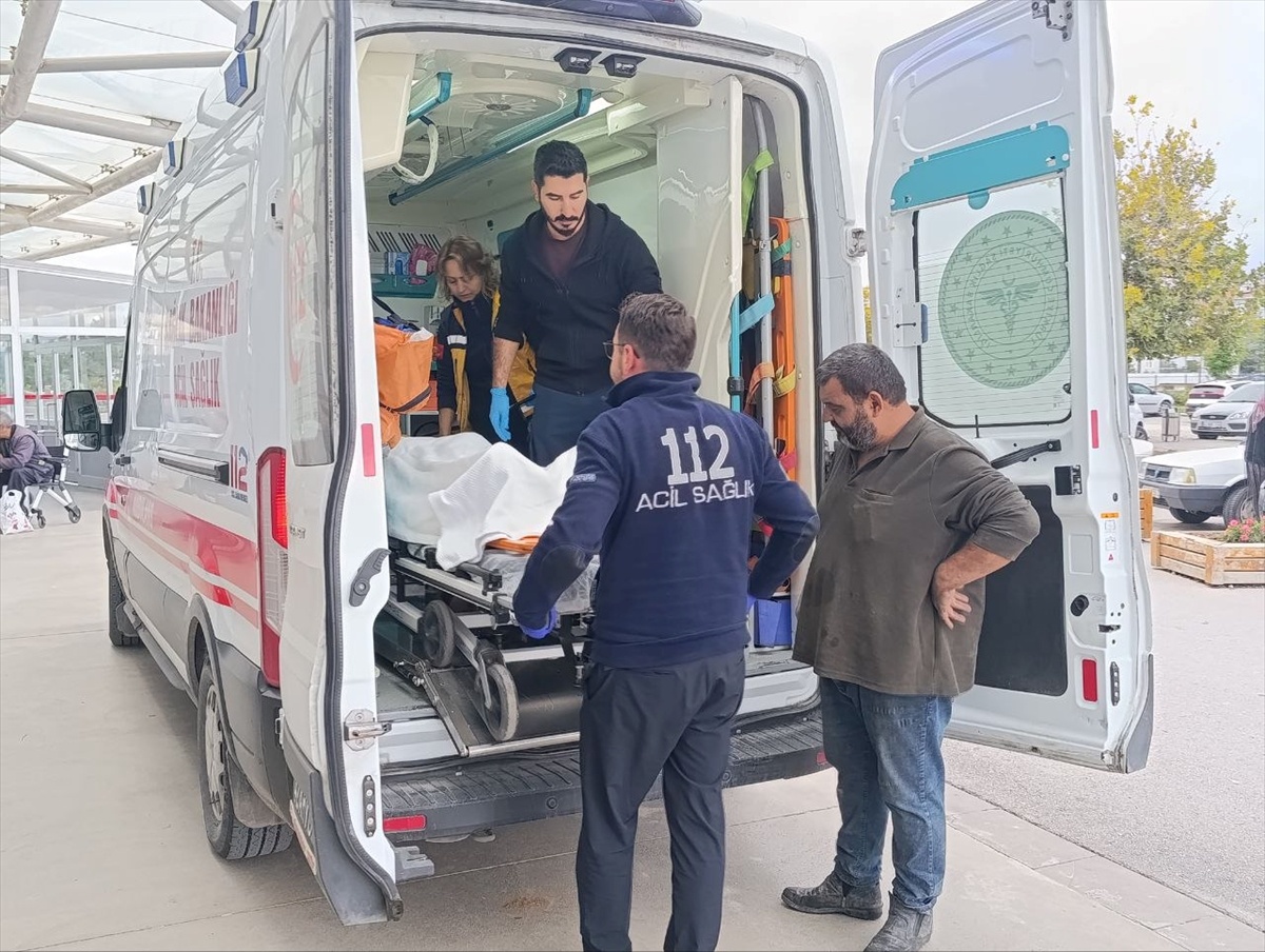 Konya Beyşehir'de kamyon kasasından düşen kişi yaralanarak hastaneye kaldırıldı
