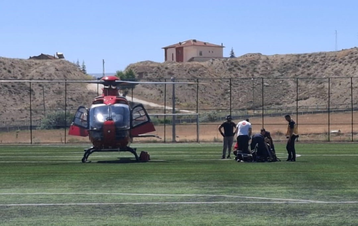 Malatya Darende'de kalp krizi geçiren hasta hava ambulansıyla Malatya'ya sevk edildi