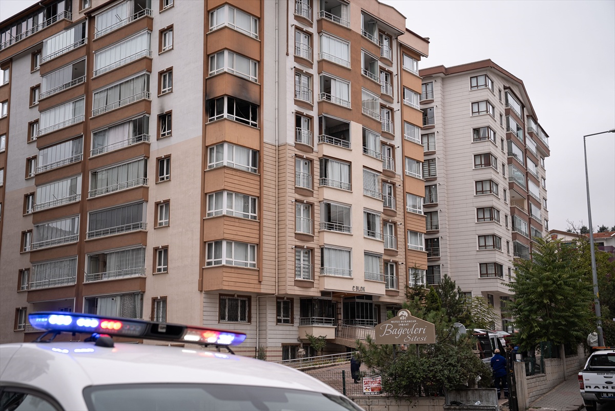 Mamak'ta apartman yangınında mahsur kalan anneyi ve oğlunu itfaiye kurtardı