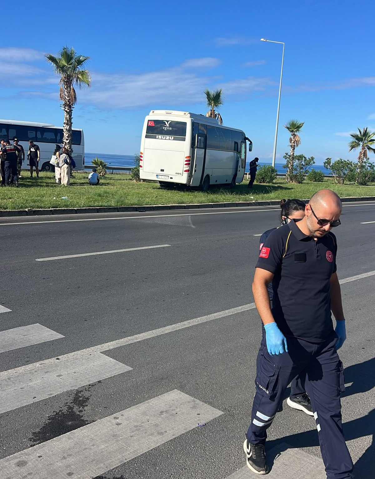 Manavgat’ta tur otobüsü ile minibüs çarpıştı, 1’i Romanya vatandaşı 3 kişi yaralandı