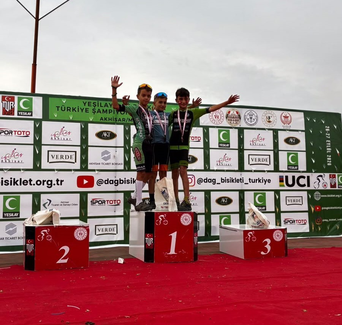 Manisalı sporcular Akhisar'daki dağ bisikleti şampiyonasında 15 madalya kazandı