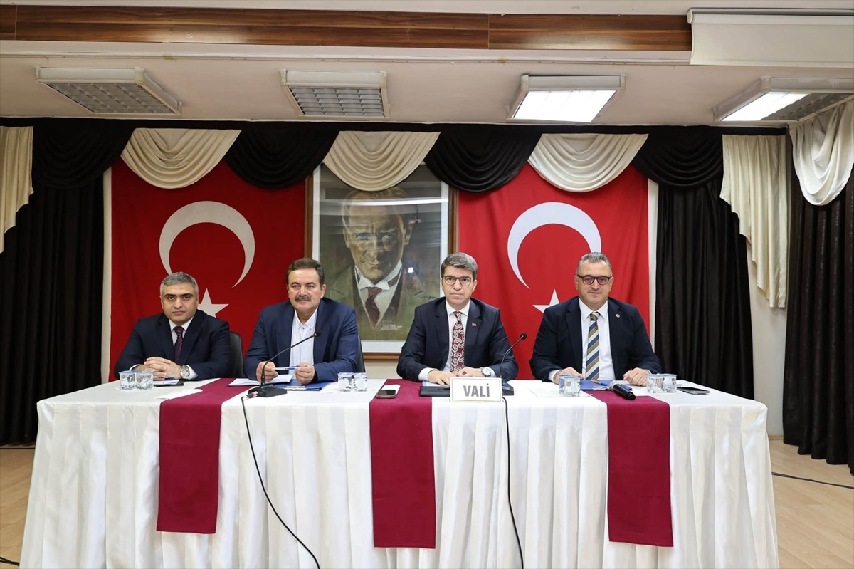 Merzifon’da muhtarlar toplantısı yapıldı