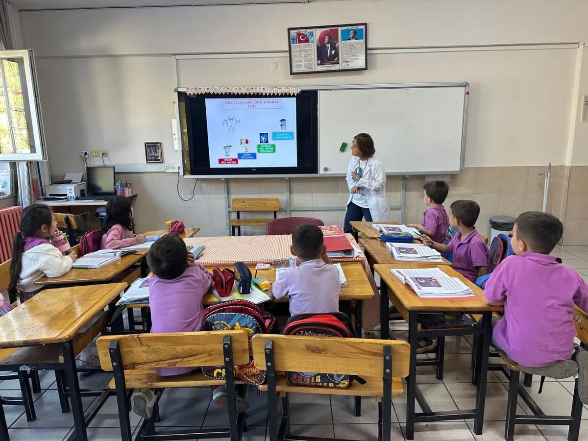 Nazilli'de ilkokul öğrencilerine ağız ve diş sağlığı ile dengeli beslenme anlatıldı
