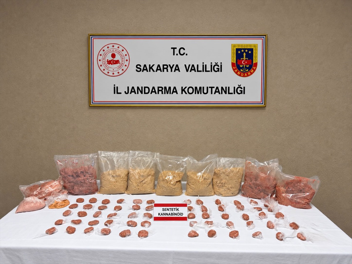Sakarya Serdivan'da 19 kilo 582 gram uyuşturucu ele geçirildi, 2 zanlı tutuklandı