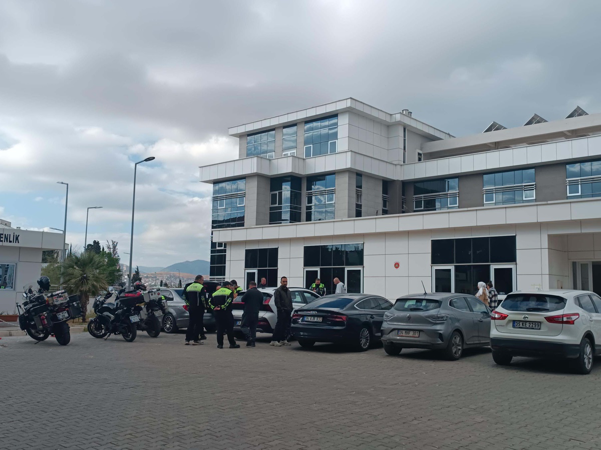 Motovlogcu Dayı'nın cenazesi için motorcular İzmir'e geldi! 'Altın Elbiseli Adam'ın izinden gitti, sonu da onun gibi oldu'