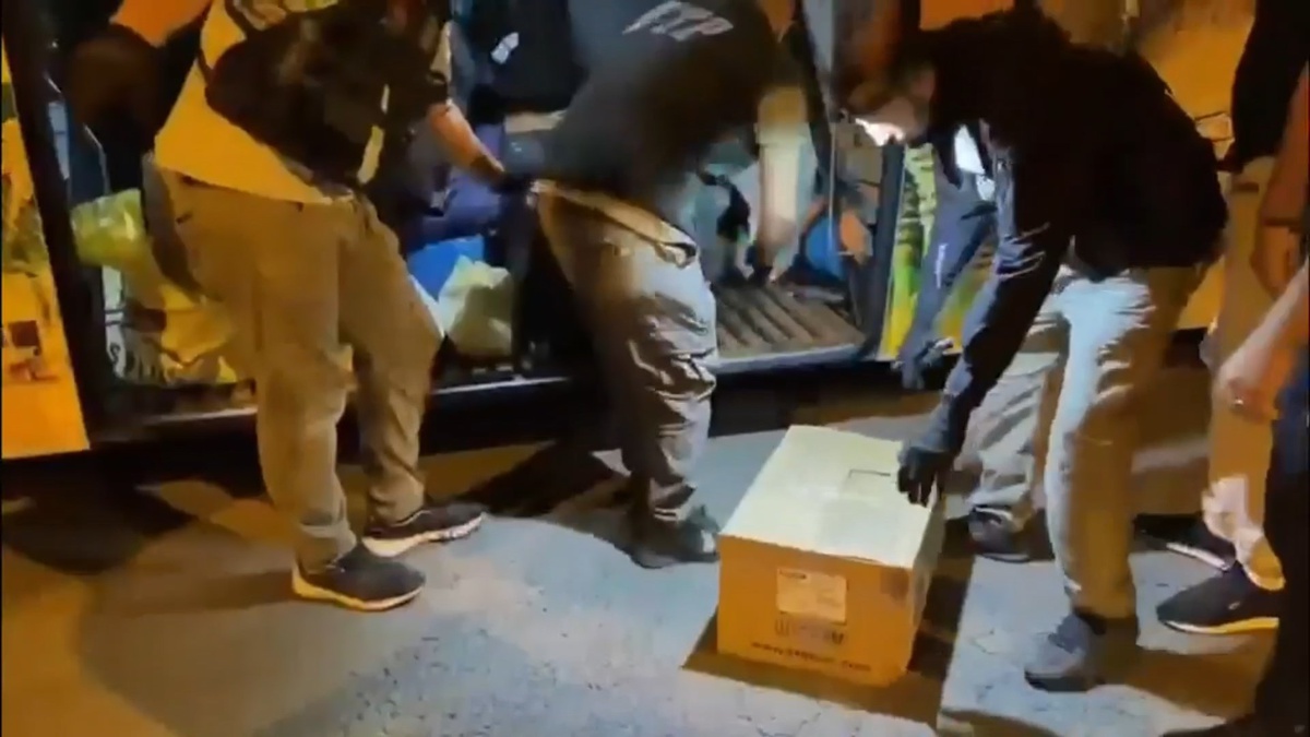 Şanlıurfa'da polis, otobüs bagajında 39 kilo 700 gram skunk buldu