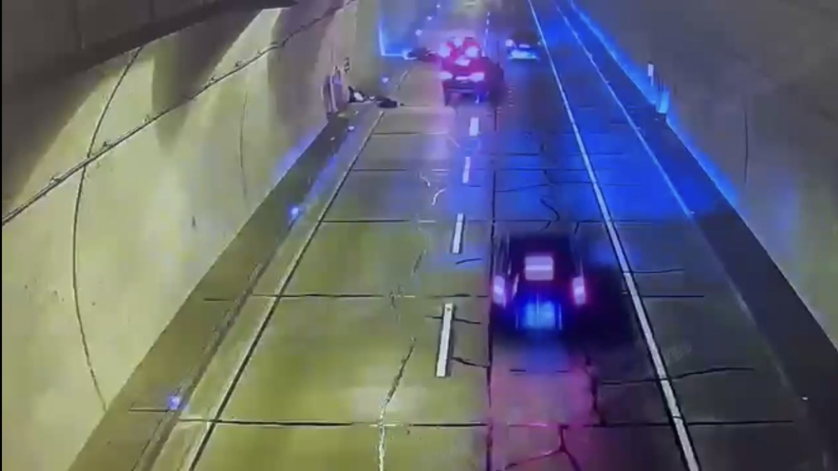 Sarıyer'de otomobille çarpışan motosikletin sürücüsü hayatını kaybetti, kaza kamerada