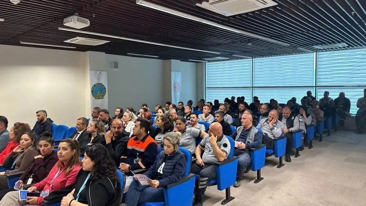 Sinop Havalimanı personeli ŞÖNİM'den kadına yönelik şiddetle mücadele eğitimi aldı