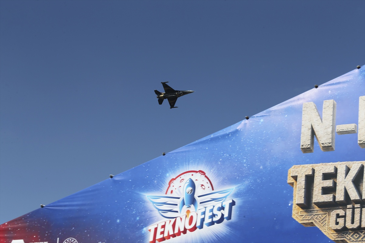 SOLOTÜRK, TEKNOFEST Güneydoğu öncesi Şanlıurfa'da 20 dakikalık prova uçuşu yaptı