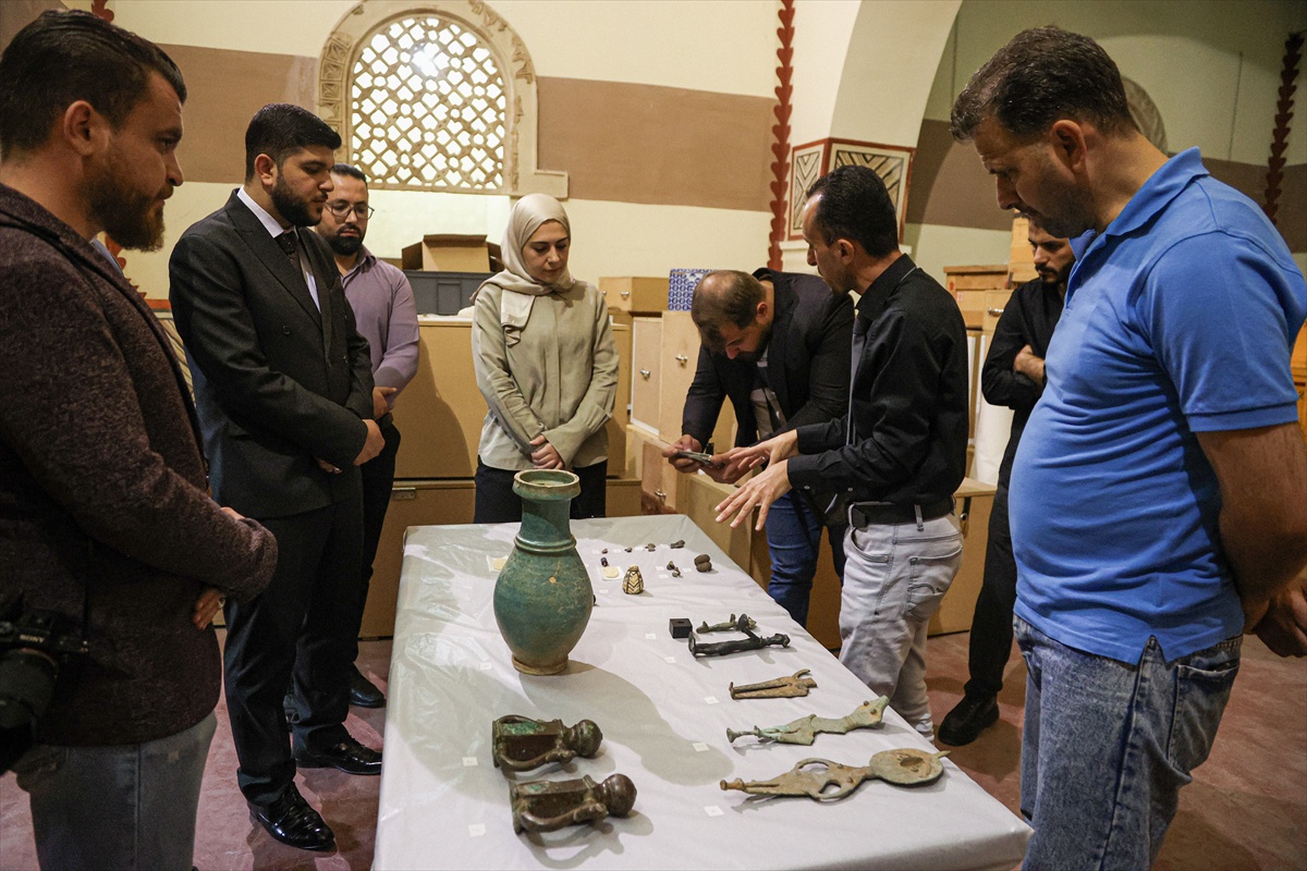 Suriye, ABD'den iade edilen 21 arkeolojik eseri Şam'daki Ulusal Müze'ye yerleştirdi