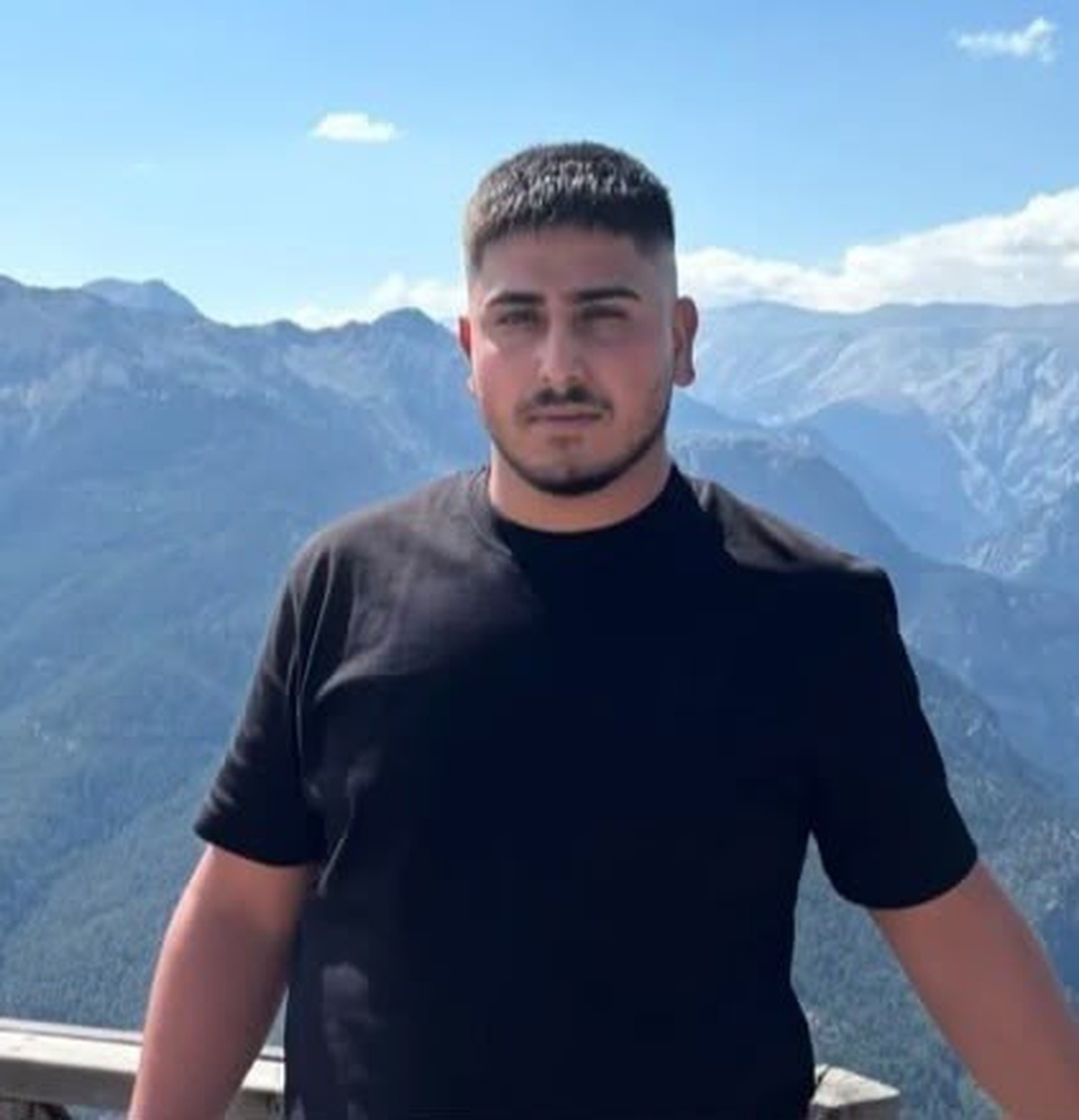 Tarsus'ta trafik kazasında ölen Bayram Yanık, askere uğurlanacağı gün defnedildi