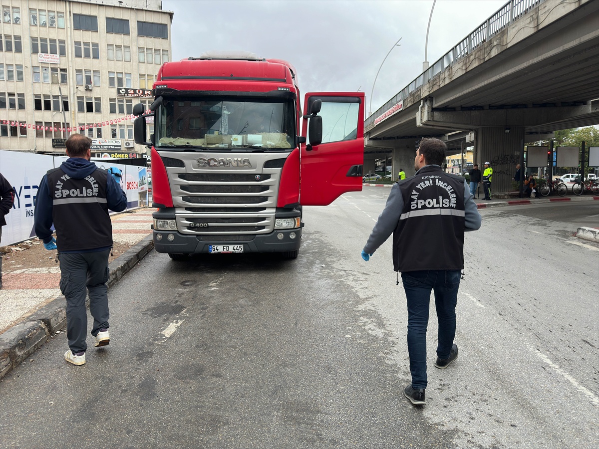 Tırın çarptığı yaya Uşak'taki hastanede yaşamını yitirdi; sürücü serbest bırakıldı